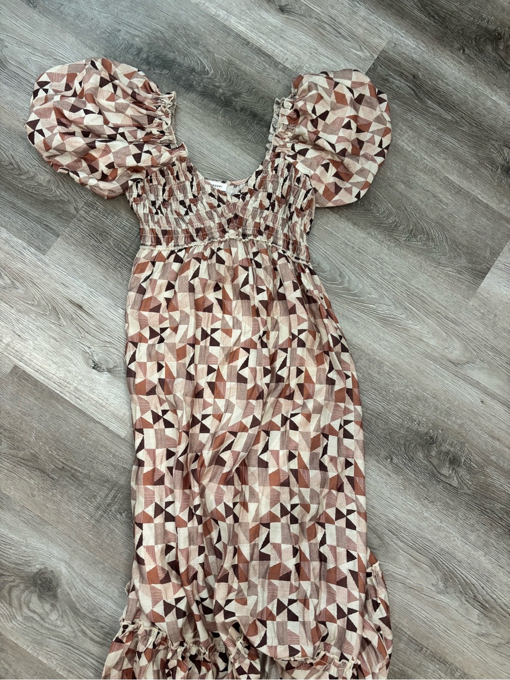 Blu Pepper Smocked Puff-Sleeve Midi Dress in Blush Geometric size small cottage